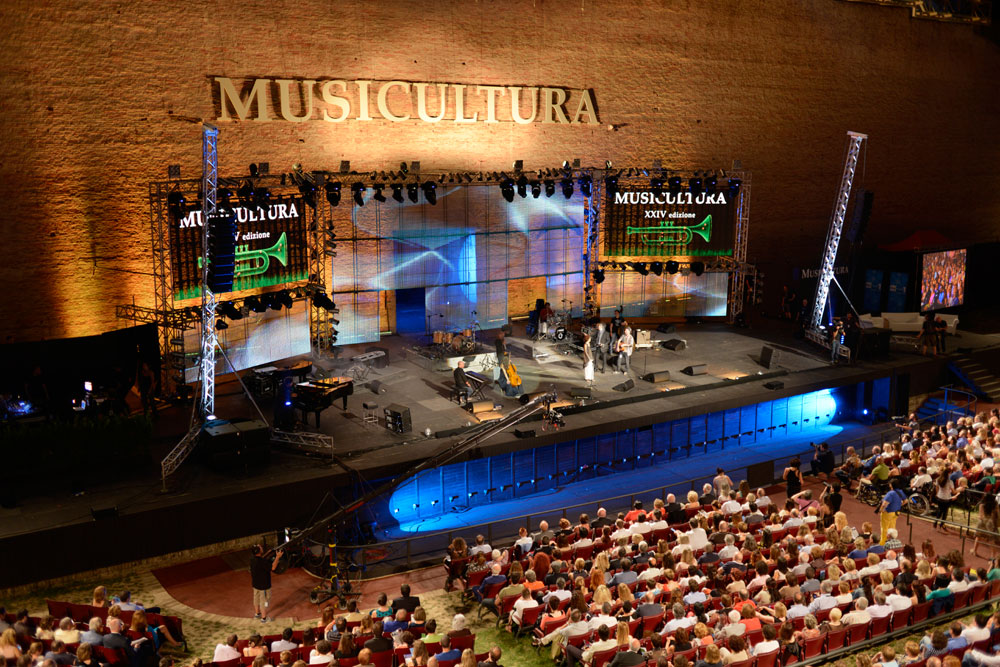 戏曲舞台草莓视频下载网址与舞台灯光的表现力分析